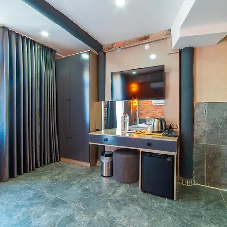 Miss Royal & İstanbul