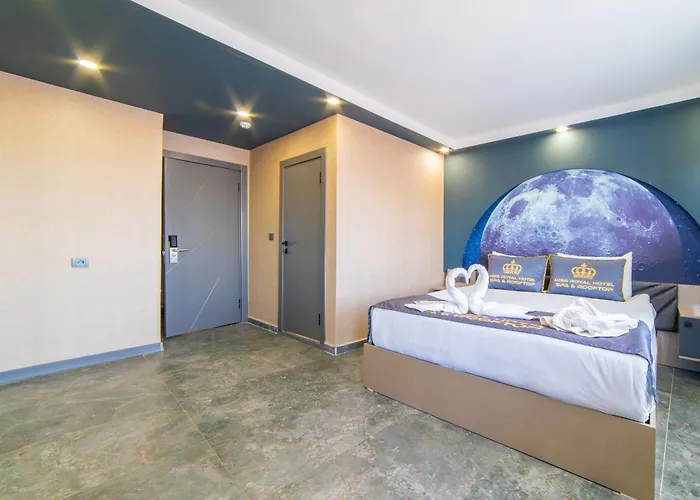 Miss Royal & מלון