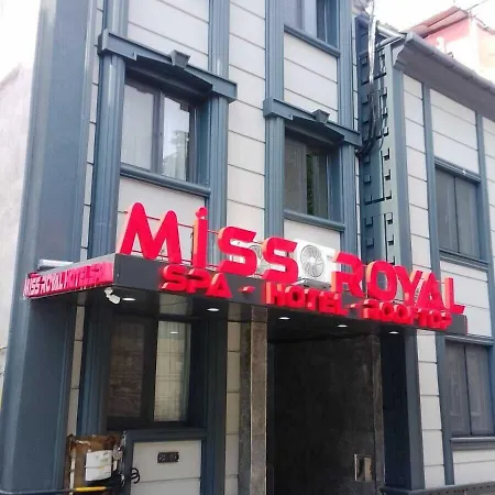 Miss Royal & 3*
