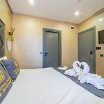 Miss Royal & Hotel 3*